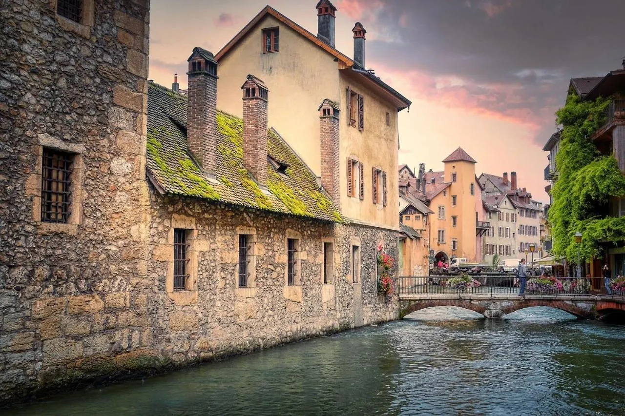 3 Bedroom - Heart Of Annecy - No Wifi 0*,  France